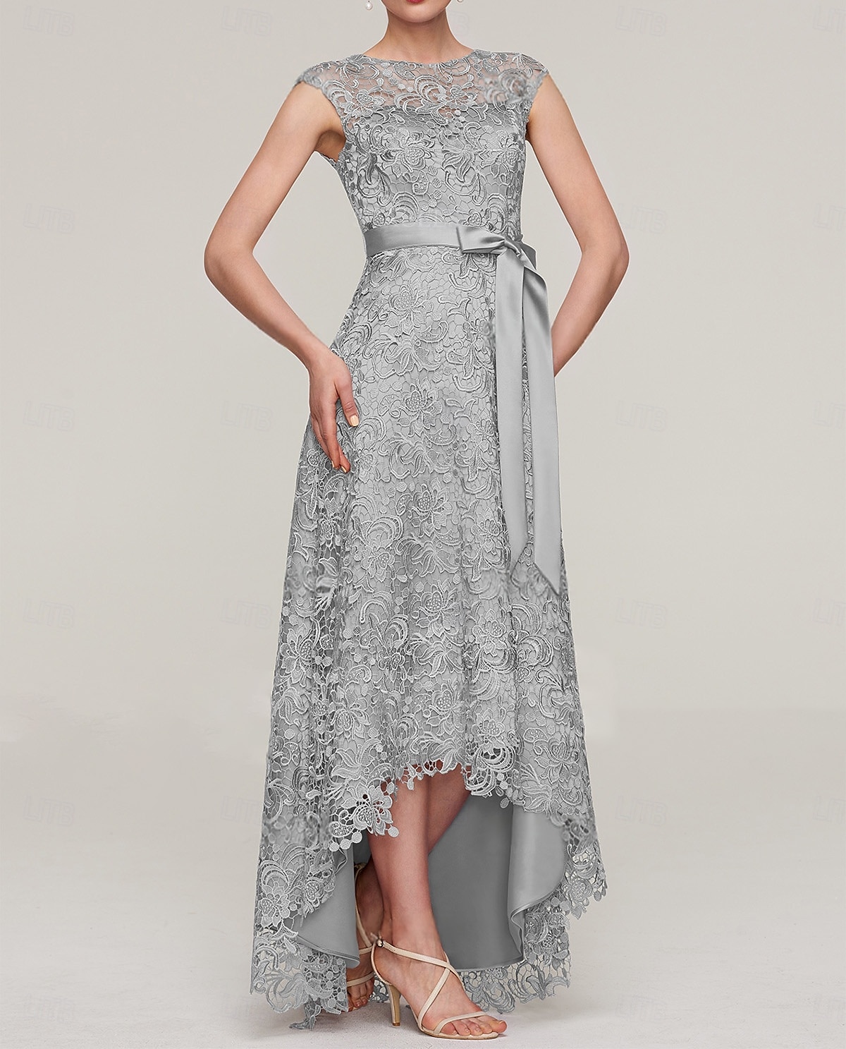 Robe Mère de la Mariée A-Line Bleu Ciel Élégante Invité de Mariage Simple Luxueuse Col Bateau Longueur de Sol Satin Ceinture Dentelle Sans Manches de 2025 ? $158.99 –P4