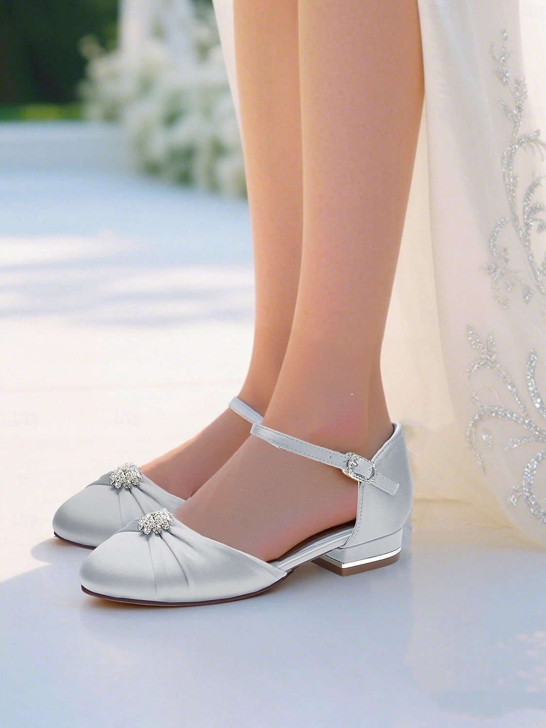 Женские свадебные туфли из серебристого атласа со стразами и ремешком на щиколотке, элегантные и удобные, идеально подходят для официальных свадеб 2026 - $64.99 –P2