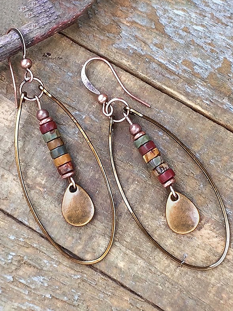 Γυναικεία σκουλαρίκια boho chic με πολύχρωμες χάντρες και χρυσό οβάλ σχέδιο, ιδανικά για casual ντύσιμο και καλοκαιρινά φεστιβάλ 2025 - $8.99 –P5