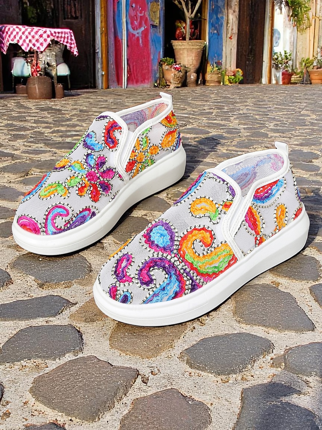 Broderte slip-on sneakers til dame – fargerikt paisley-design med komfortabel såle, ideell for hverdagsbruk og trendy antrekk 2025 - $24.99 –P1