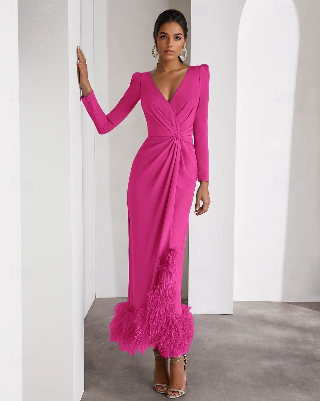 Robe Cocktail Colonne en Plumes Élégante Robe Invité de Mariage