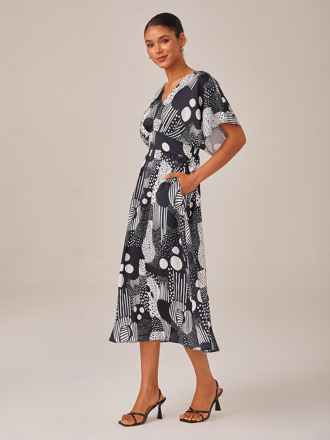 nero  &abito midi con scollo a V e pois astratti bianchi del 2025 a $75.99 –P4