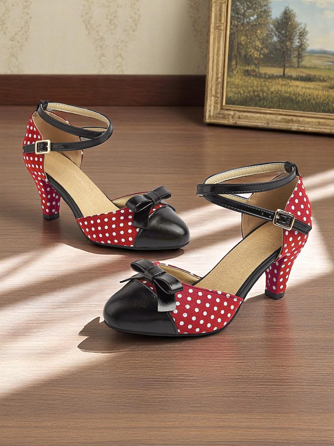 Naisten tummansiniset pilkulliset 1950-luvun vintage-nilkkaremmillä varustetut korkokengät, joissa musta rusetti ja retrokorko, pin-up-tyyliin, teekutsuille ja erityistilaisuuksiin 2026 - $46.99 –P4