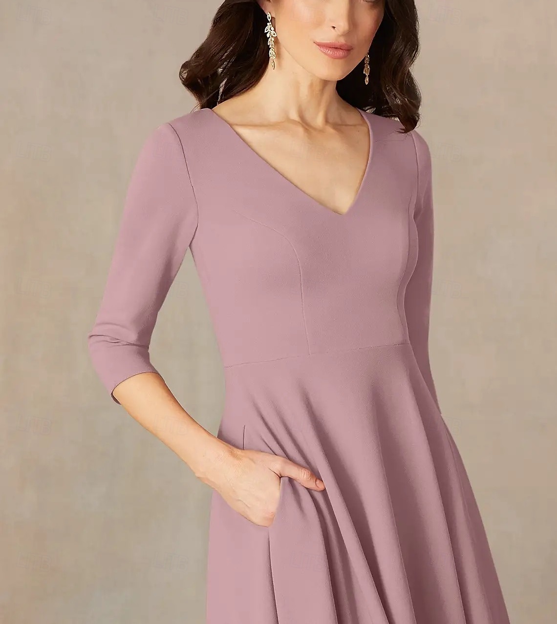 Abito A-Line madre della sposa ospite matrimonio elegante minimalista scollatura a V lunghezza tè in raso italiano manica a tre quarti con drappeggio del 2025 a $142.99 –P4