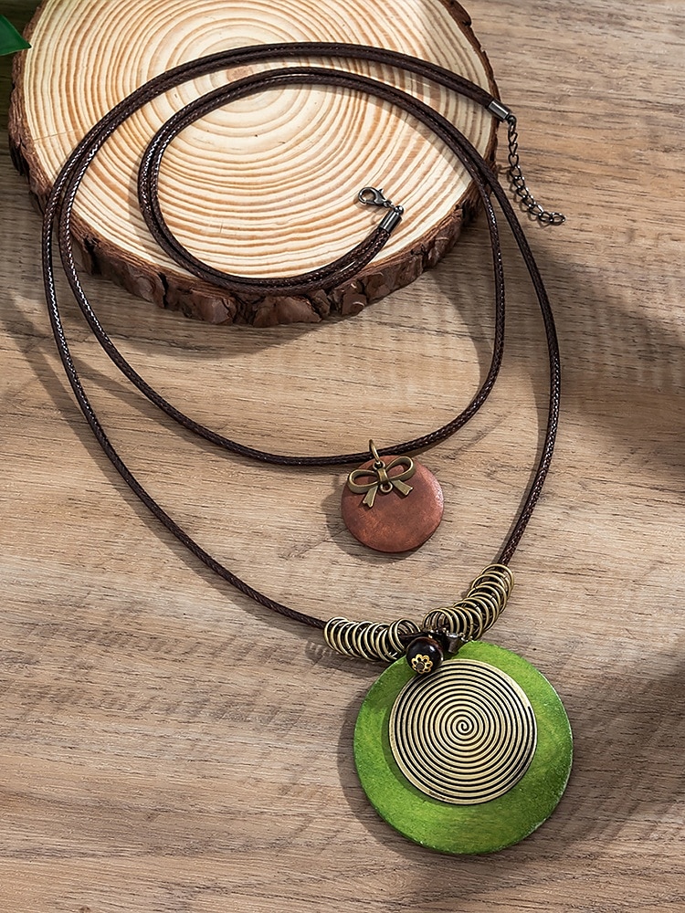 Collier bohème à pendentif en bois multicouche pour femme – perles en alliage naturel faites à la main, design ethnique en spirale, bijoux légers pour tenues décontractées, fêtes d'été et vacances à la plage de 2025 ? $9.99 –P5