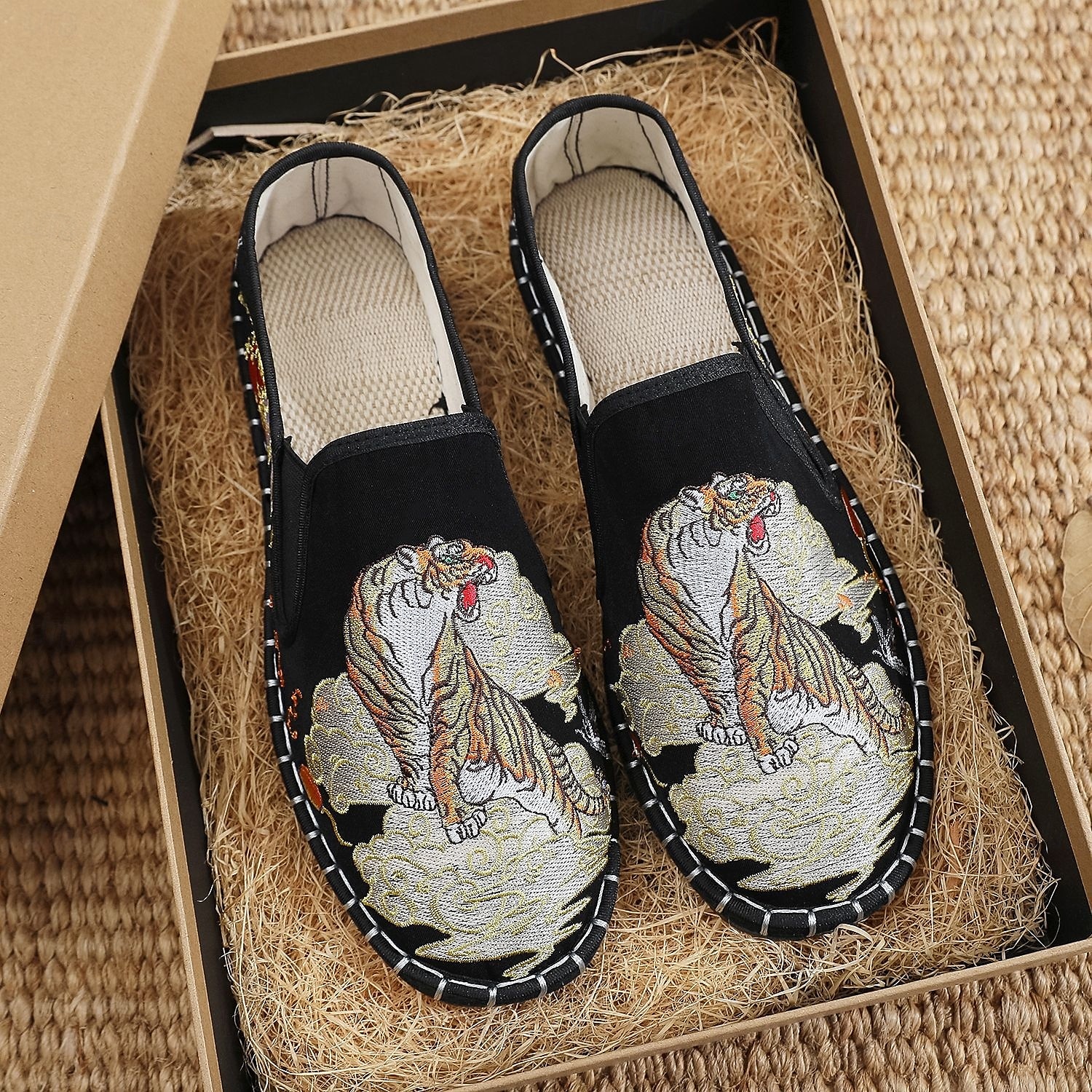 Pánské bílé espadrilky nazouvací boty s uměleckou výšivkou - stylová obuv s jedinečným tygřím designem 2025 - $42.99 –P4