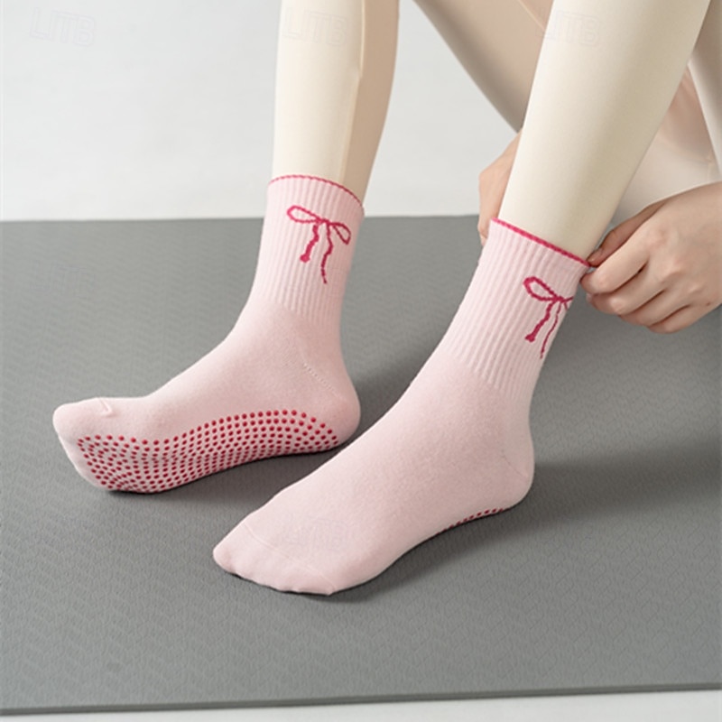 3 paria pitäviä pilates-sukkia naisille, liukumattomat jooga-urheilusukat, pitkät puuvillaiset liukumattomat sukat silikonipisteillä, hengittävät hiljaiset barre-sukat sisätiloissa käytettäväksi 2026 - $12.49 –P10