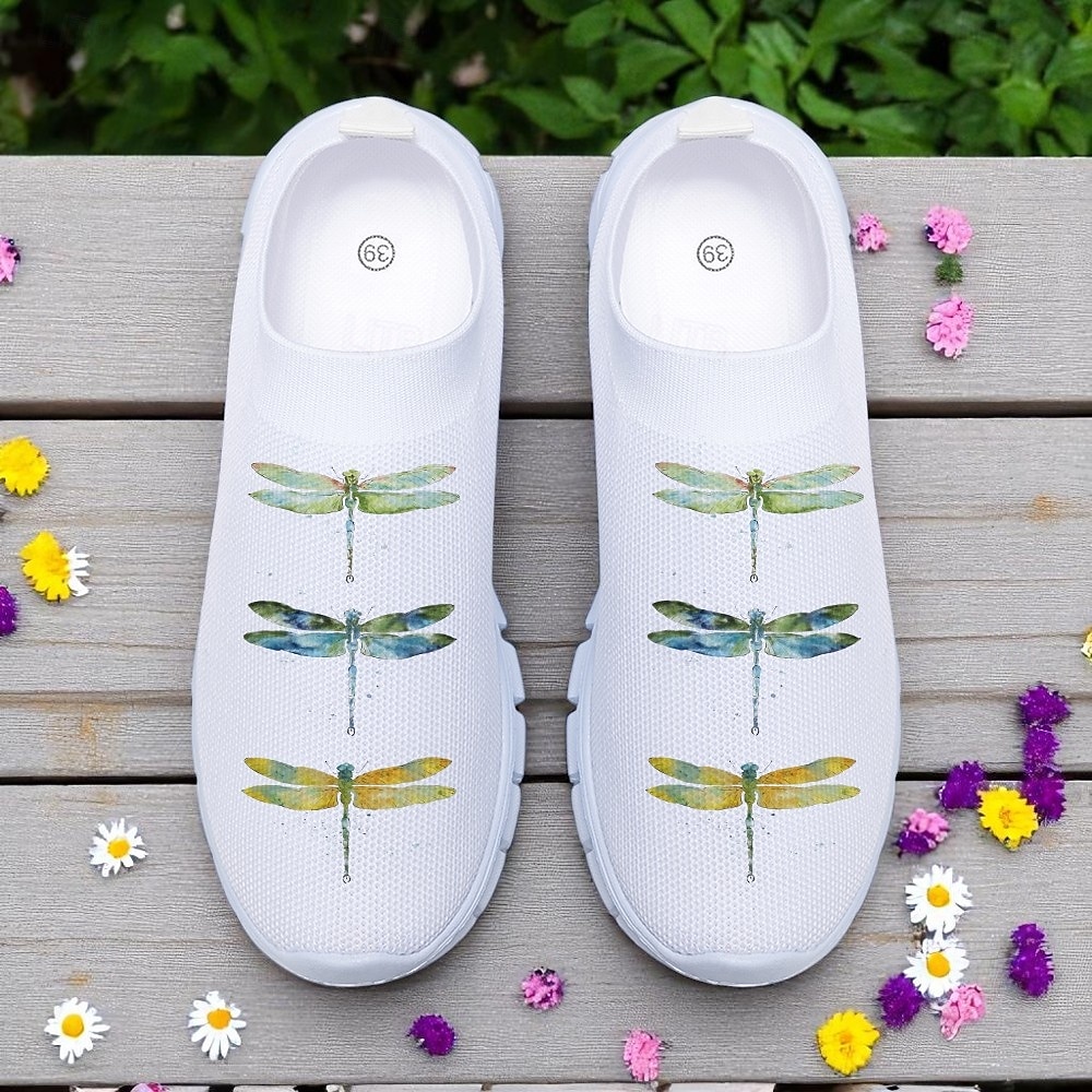 Scarpe da passeggio da donna in maglia bianca con stampa di libellule colorate – slip-on casual leggere e traspiranti per passeggiate all'aperto, viaggi estivi e uso quotidiano del 2025 a $32.99 –P2