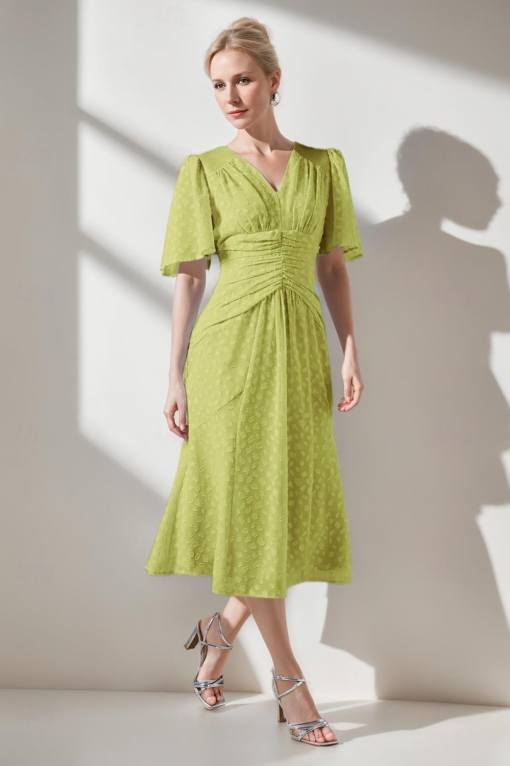 Himmelblau verbrannte Punkte Spitze A-Linie Mutter der Braut Kleid Elegant Einfach Hochzeitsgastkleid V-Ausschnitt Bodenlang Chiffon Spitze Kurzarm mit Raffung 2025 - $129.99 –P5