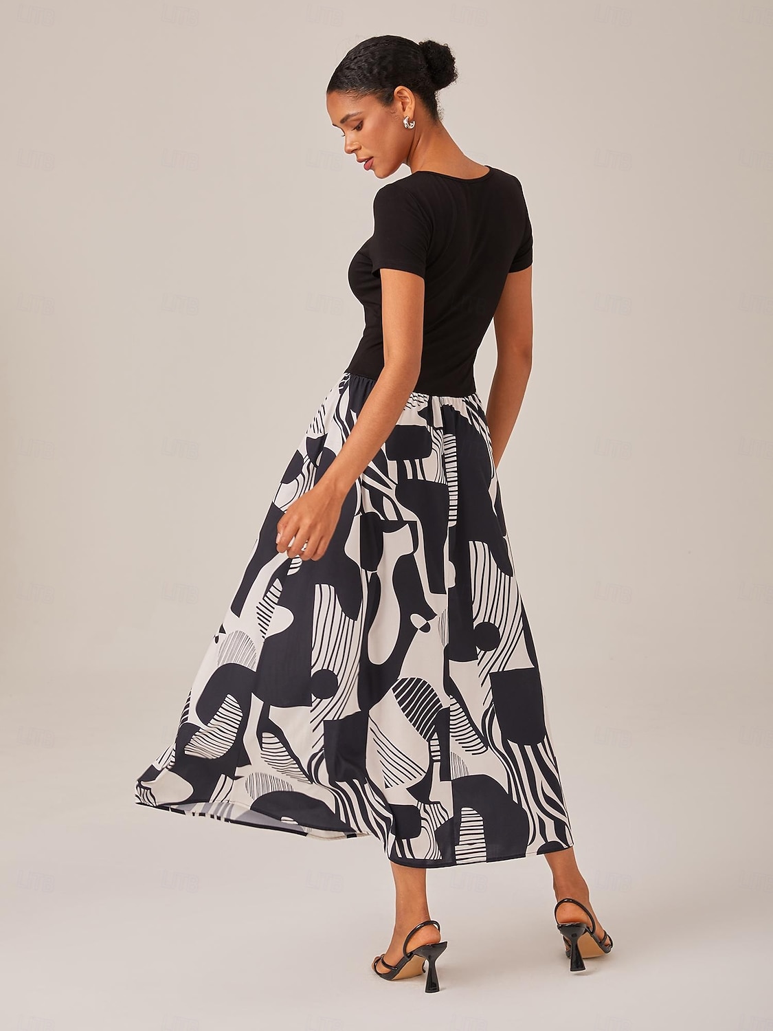 Abito lungo da donna in bianco e nero lavorato a maglia, patchwork, tessuto, stampa geometrica astratta, elegante, gonna a trapezio, svolazzante, elastico in vita, casual, da indossare tutti i giorni del 2025 a $61.99 –P6