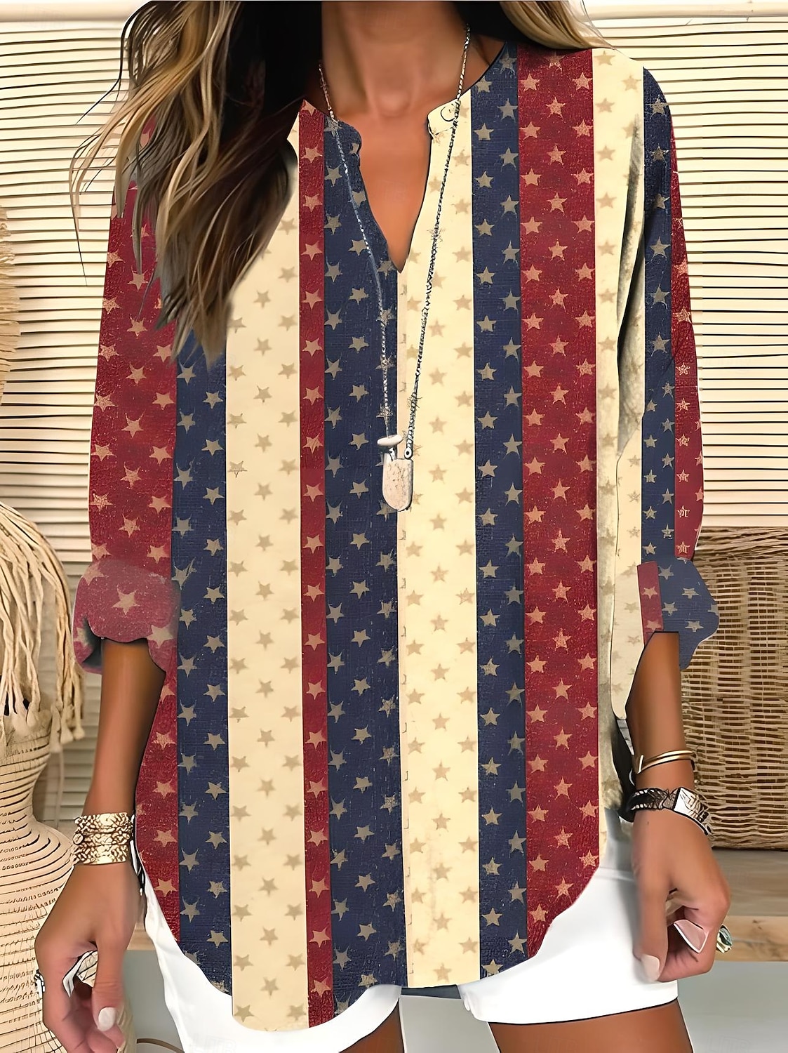 Giorno dell'Indipendenza Blusa Patriottica da Donna Simile Lino Traspirante Leggera Tunica Collo a V Maniche Lunghe Boho Casual Bandiera Rossa Bianca e Blu Maniche Corte Giornaliero Stampa del 2026 a $32.99 –P5
