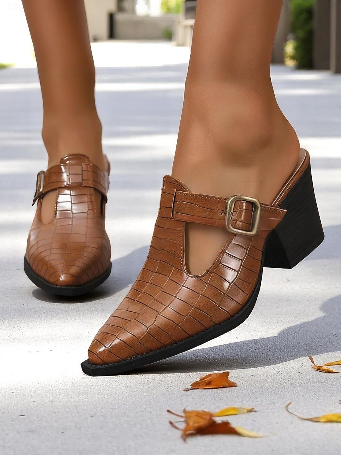 Mules à talon bloc pour femme en relief croco – chaussures à enfiler avec boucle décorative et design découpé, chaussures de ville élégantes pour le bureau, le travail et le quotidien de 2025 ? $32.99 –P4