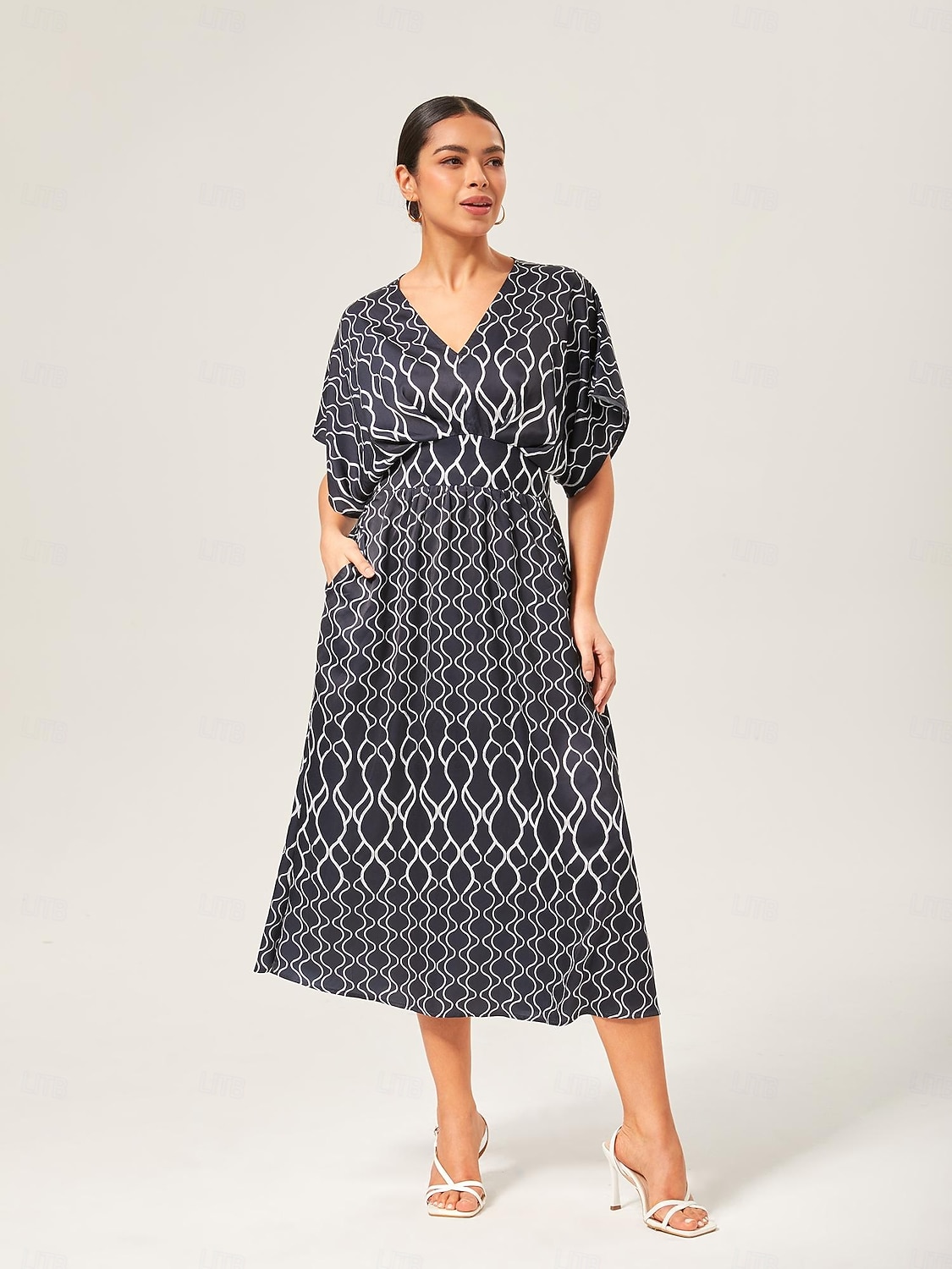 abito lungo con scollo a V e stampa geometrica del 2025 a $71.99 –P3