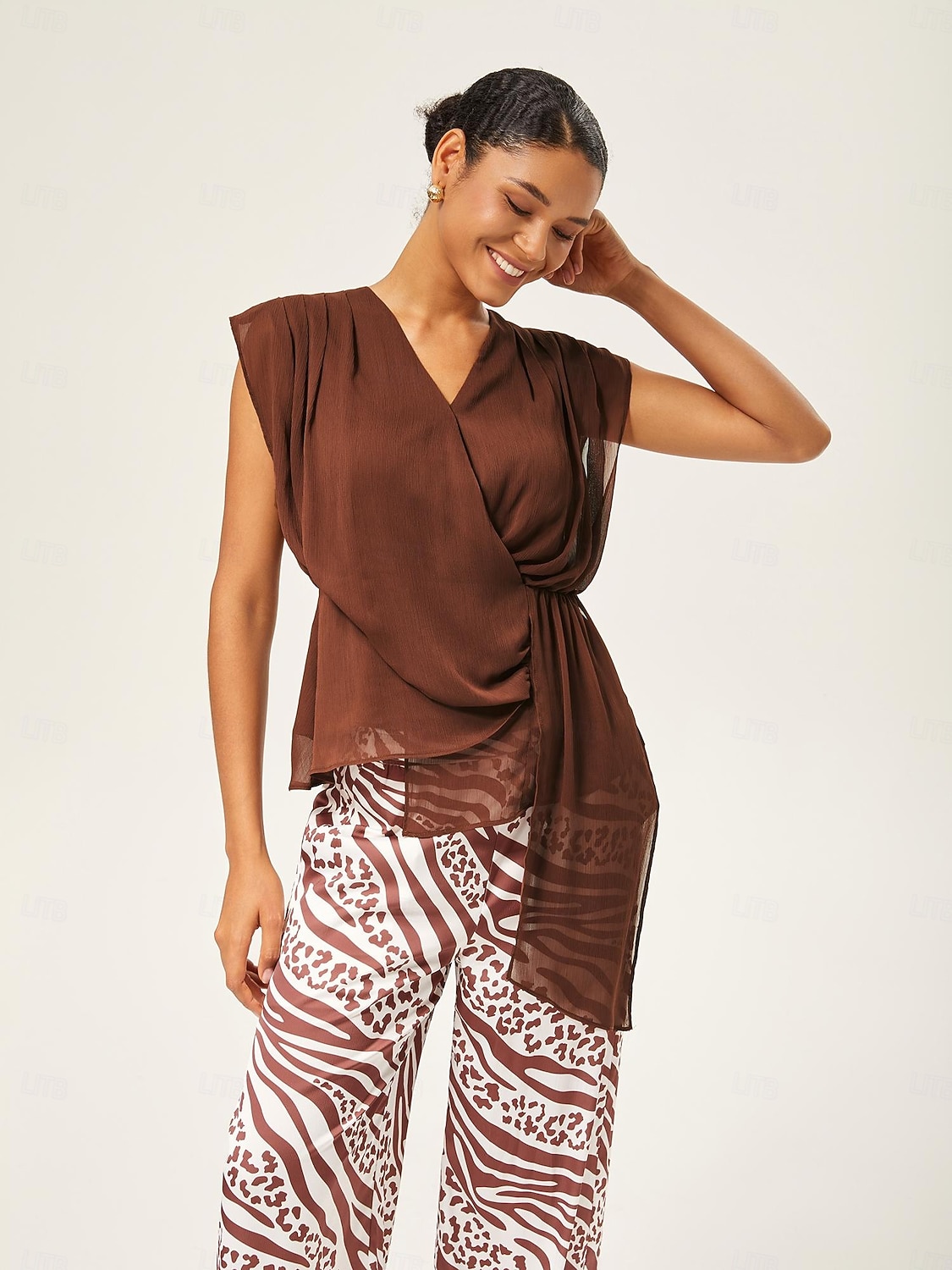 blusa assimétrica sem mangas com decote em V de 2025 por $56.99 –P5
