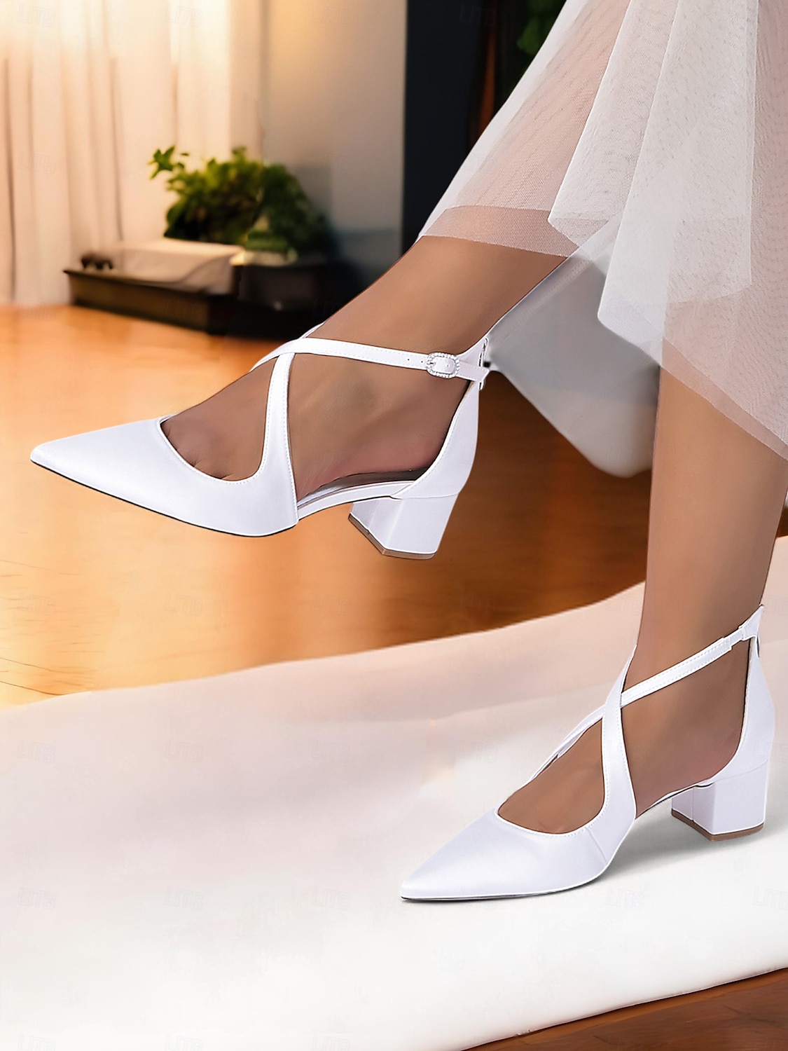 Escarpins à talons carrés et bout pointu en satin ivoire pour femmes - chaussures élégantes à brides croisées pour banquets formels et cocktails de 2025 ? $64.99 –P2
