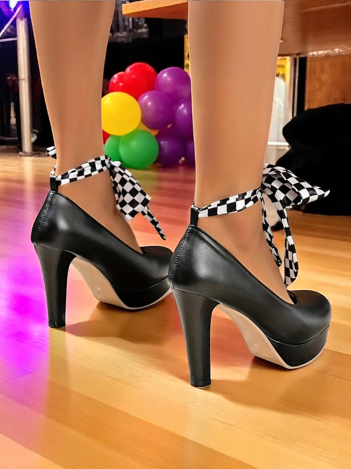 Damesko i vintage-stil, svart med platåhæler fra 1980-tallet og rutete ankelbånd – retro pin-up-pumps til fester, dansearrangementer og kvelder ute 2025 - $46.99 –P2
