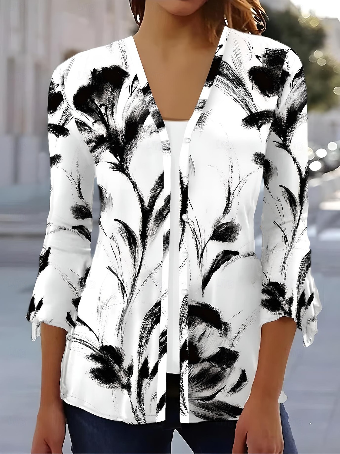 Femmes Chemise Fleuri Papillon Élégant Moderne Occasionnel Manche 3/4 Col carré Hauts Réguliers Quotidien Imprimé Noir Blanche Rose Claire Bleu Bleu clair Été Printemps de 2025 ? $29.99 –P1