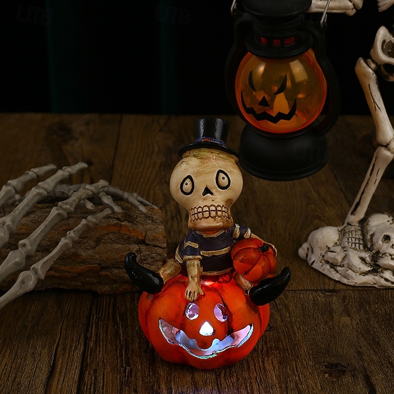 Decorazione di Halloween con teschio e zucca, lanterna di zucca e scheletro con LED lampeggianti colorati, accessorio spettrale per feste di Halloween, ideale per decorazioni interne ed esterne. del 2025 a $10.49 –P3