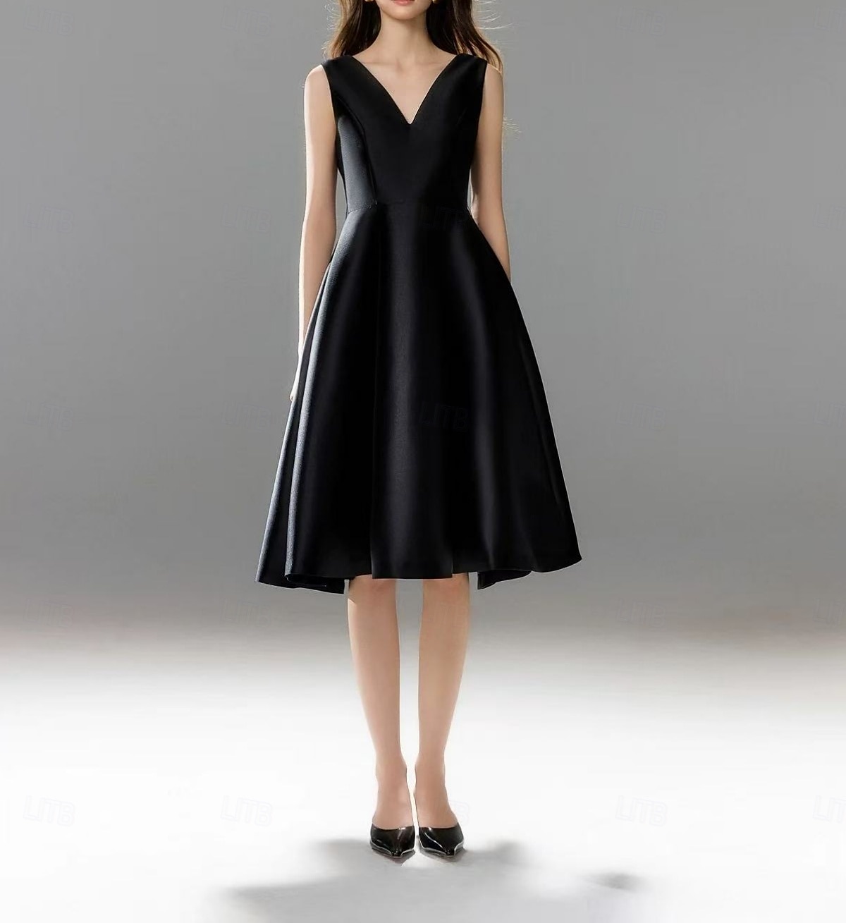 Abiti A-Line Homecoming Abito da Festa Abito di Laurea Lunghezza al Ginocchio Senza Maniche Collo a V Tasca Cotone Schiena a V con Tasca del 2025 a $158.99 –P1