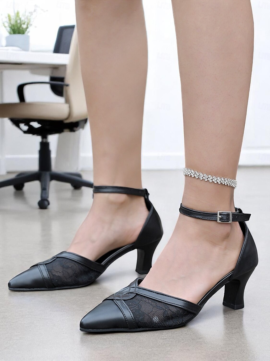 Svarta pumps med spetspanel och mellanhög klack för kvinnor, ankelrem – eleganta retro-kontorsskor för daglig pendling och bayerska Oktoberfest-kläder 2025 - $24.99 –P4