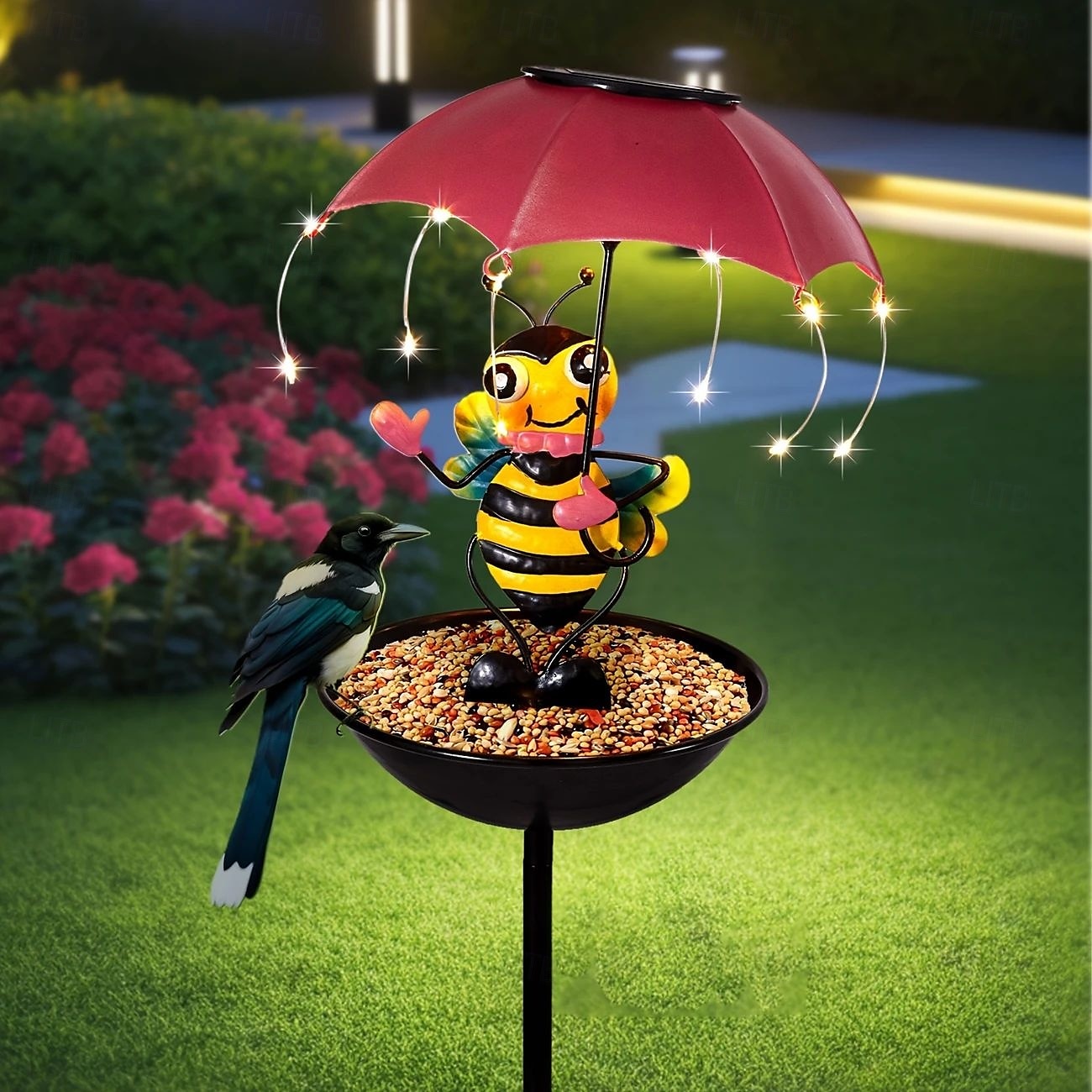 Luci solari da esterno in ferro battuto, a forma di fenicottero, impermeabili, con statua, lampada da prato a forma di ape, con funzione di mangiatoia per colibrì, regalo di Natale per il del 2025 a $32.99 –P2