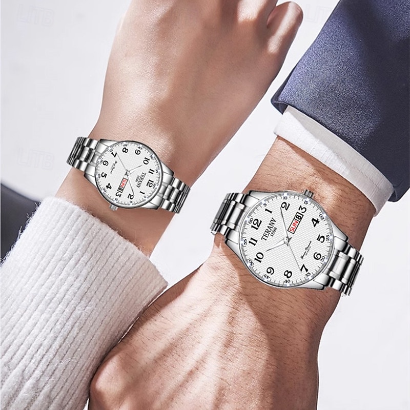 il s'agit d'une montre de couple élégante avec deux cadrans numériques ronds et des bracelets en acier inoxydable dotés d'un affichage de date lumineux étanche IPX7 du lundi au dimanche. c'est un de 2025 ? $28.99 –P12