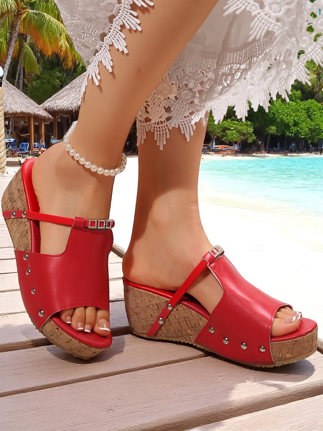 Sandales compensées en liège noir et blanc pour femmes avec des accents de strass, chaussures d'été décontractées à enfiler pour les sorties à la plage et les tenues de vacances de 2025 ? $26.99 –P3