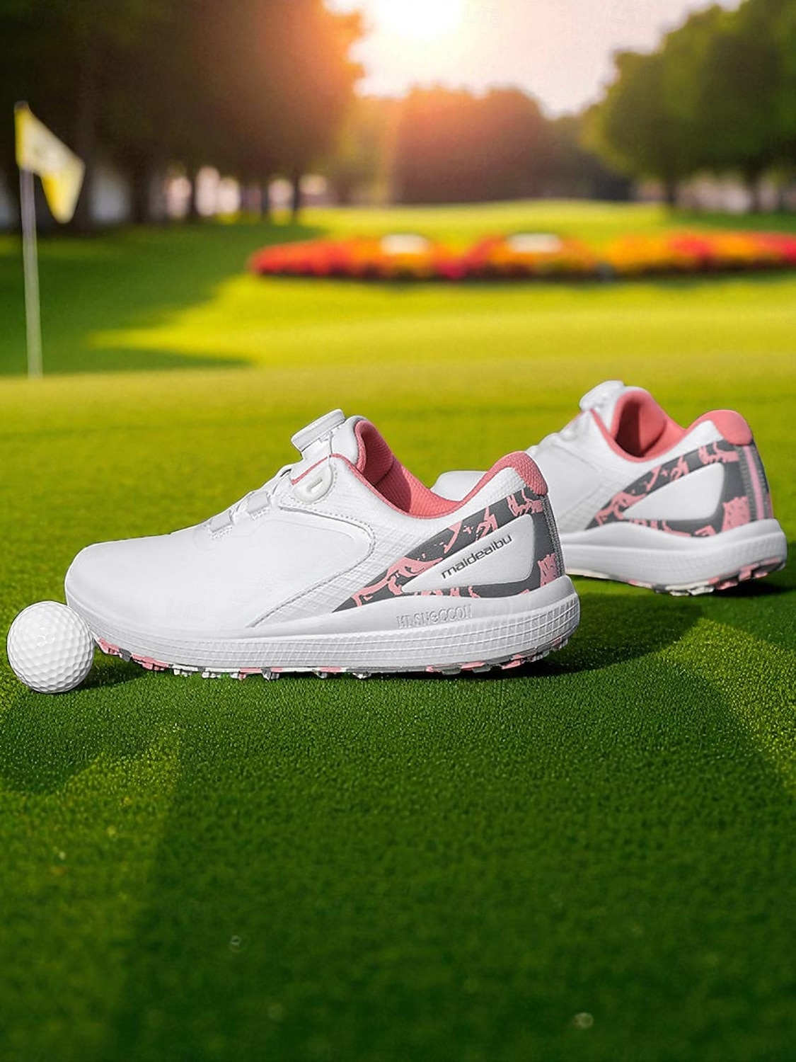 Zapatos de golf ligeros para mujer: zapatillas deportivas modernas con detalles en rosa para la práctica diaria del golf y actividades al aire libre en verano. 2025 - $69.99 –P2