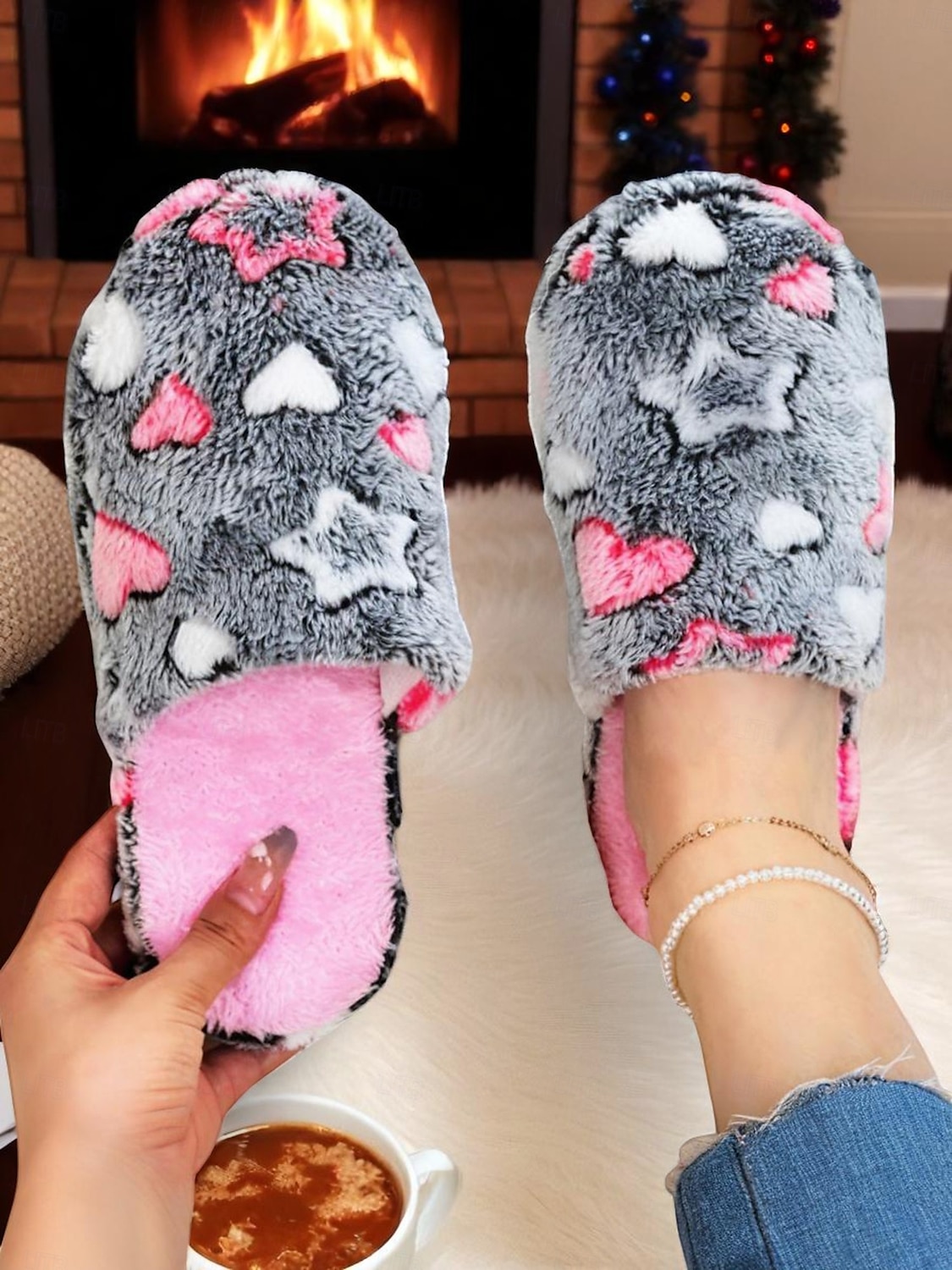 Women's Fuzzy Star Print Indoor Slippers – Cozy Faux Fur Winter House Shoes for Living Room, Bedroom & Holiday Mornings 2025 - $11.99 –P2