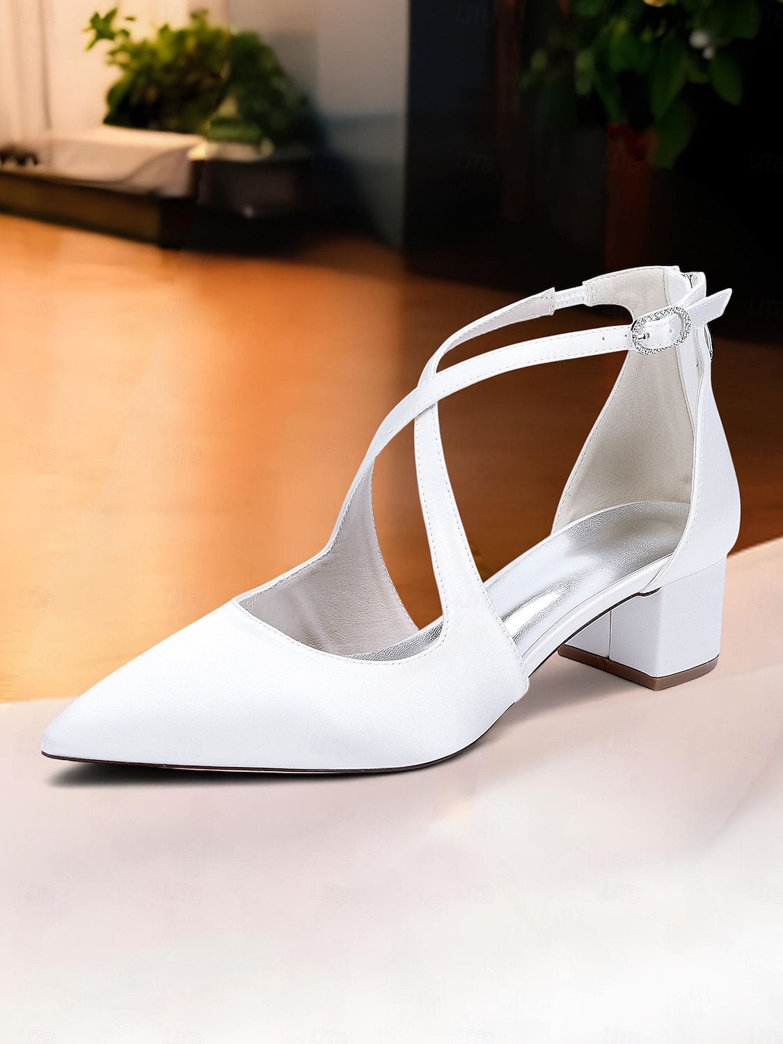 Escarpins à talons carrés et bout pointu en satin ivoire pour femmes - chaussures élégantes à brides croisées pour banquets formels et cocktails de 2025 ? $64.99 –P3