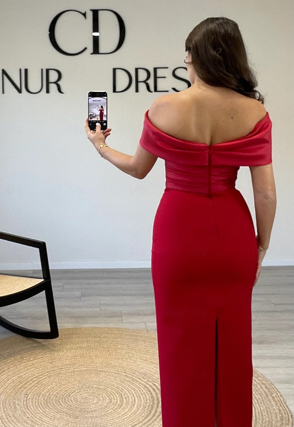 Rotes Etuikleid  Column Cocktailkleider Elegante Formelle Hochzeitsgast knöchellang ärmellos Off-Shoulder Satin mit Schleife(n) 2025 - $114.99 –P2