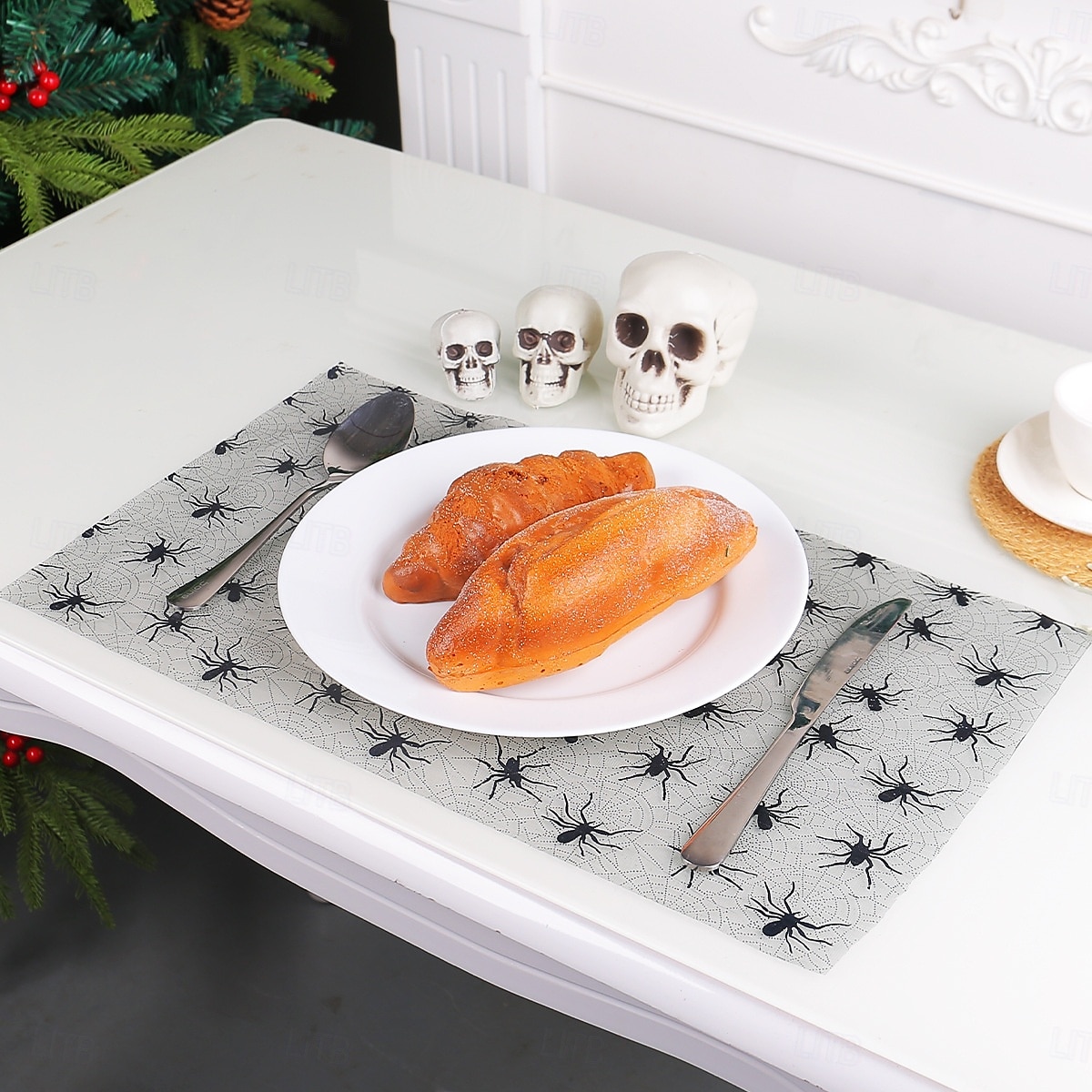Chemin de table en maille d'Halloween, décoration de nappe de fête en toile d'araignée et de chauve-souris, tapis de salle à manger de festival fantôme effrayant, décoration de table de fête de 2025 ? $11.99 –P8