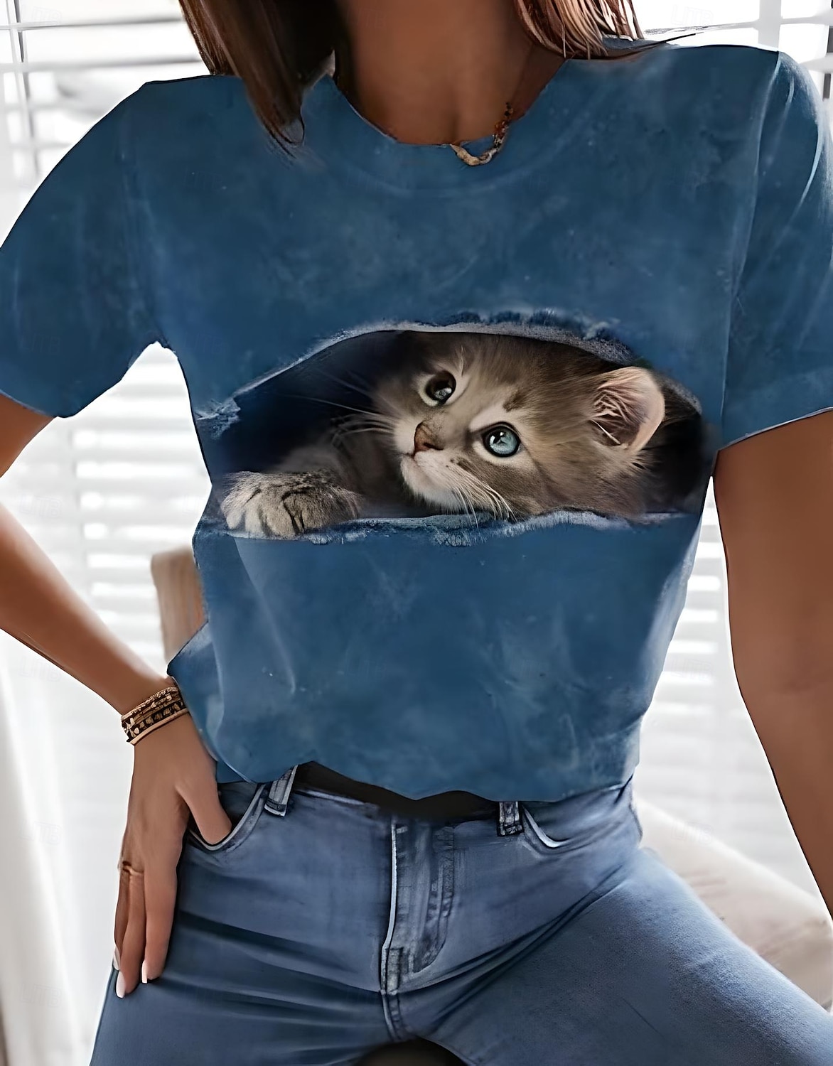 Femmes T-shirt Graphique Animal Chat ancien Élégant Classique Manche Courte Col ras du cou Col rond Hauts Réguliers Quotidien Week-end Imprimé Noir Blanche Bleu Dorée Vert Été Printemps de 2025 ? $19.99 –P6