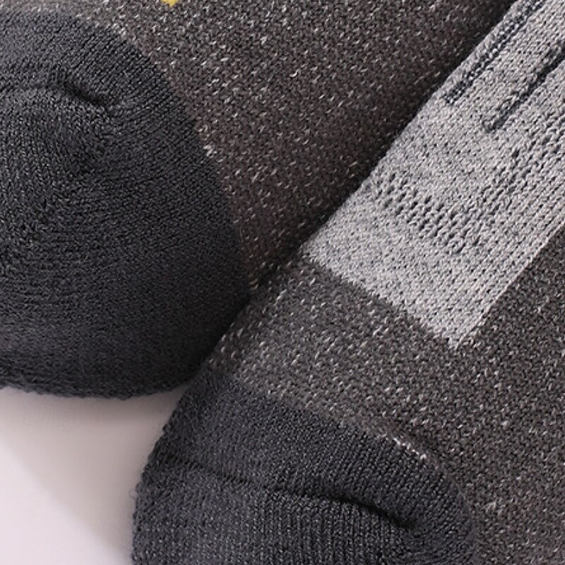 1 Par Hombre Mujer calcetines de lana merino Calcetines para correr Mantiene abrigado Transpirable Anti ampollas Grueso Al aire libre tripulación media Retazos Lana Merina Gris oscuro Negro Azul 2025 - $15.99 –P9