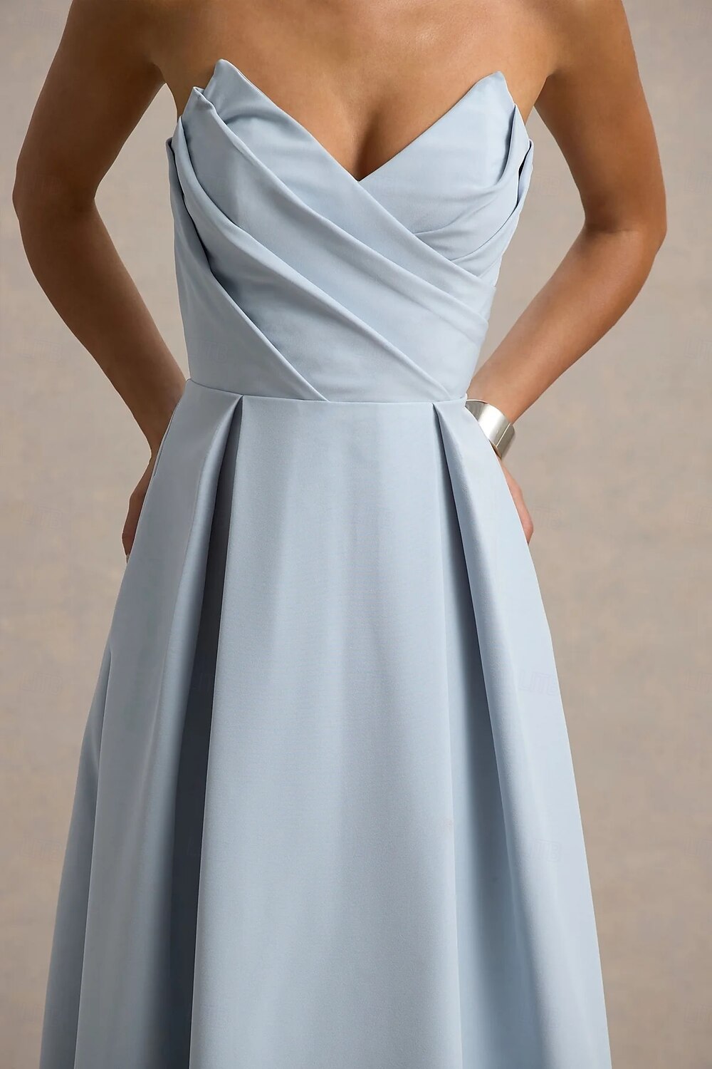 Abiti da cocktail a trapezio, eleganti, abiti da cerimonia, da sposa, lunghezza tè, midi, senza maniche, scollo a cuore, in crêpe elasticizzata con pieghe e tasca 2025 del 2025 a $129.99 –P2