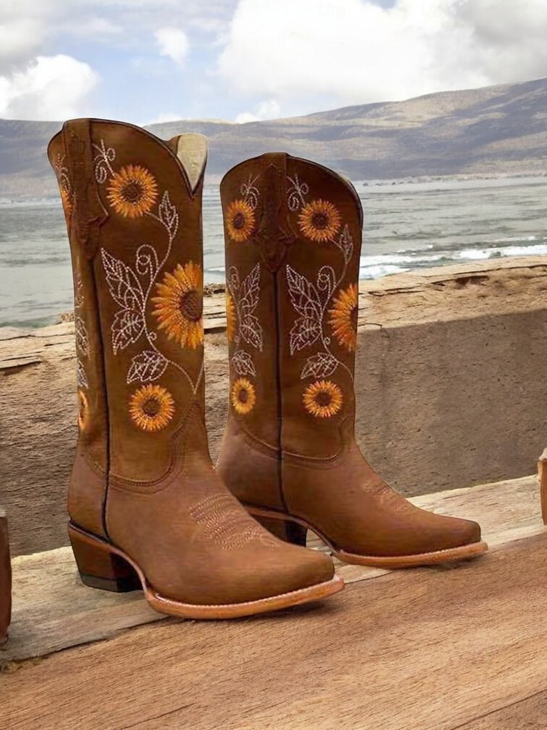 Damen Western Cowboystiefel mit Sonnenblumenstickerei – Vintage Kunstleder Festivalstiefel mit Gürteldetail für Musikfestivals und Freizeit 2025 - $54.99 –P1