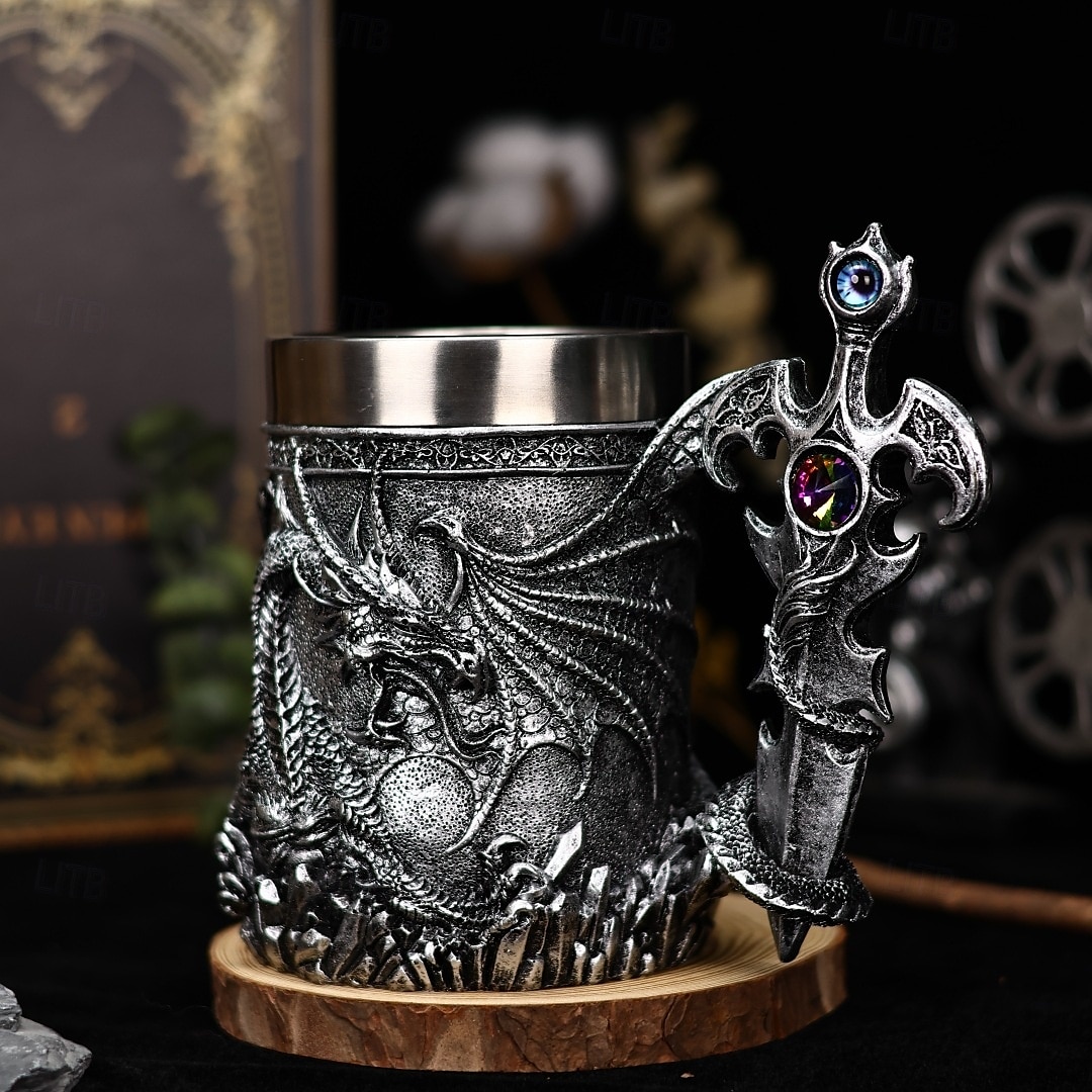 Boccale da birra con drago guerriero, regalo per l'Oktoberfest, boccale con drago di fuoco della mitologia occidentale, boccale con spada nordica, tazza da caffè e birra, regalo di Natale per uomo del 2025 a $32.99 –P2