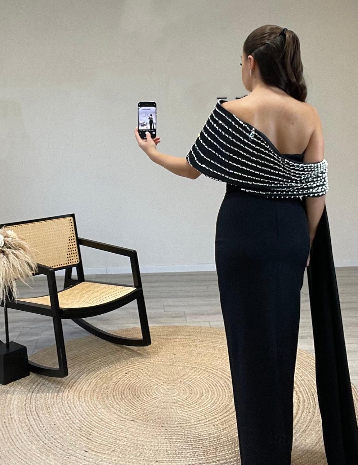 Robe de soirée élégante en crêpe extensible à col montant et manches courtes, longueur au sol, avec cristaux scintillants, style invité de mariage, 2025 de 2025 ? $175.99 –P3