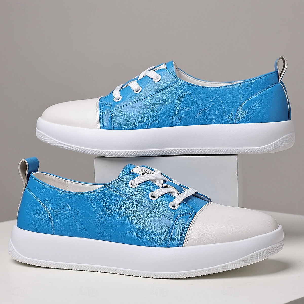 Herren-Sneaker aus blauem Kunstleder mit weißer Gummisohle – bequeme Schnürsneaker für Sport, Reisen und Freizeit 2025 - $34.99 –P12