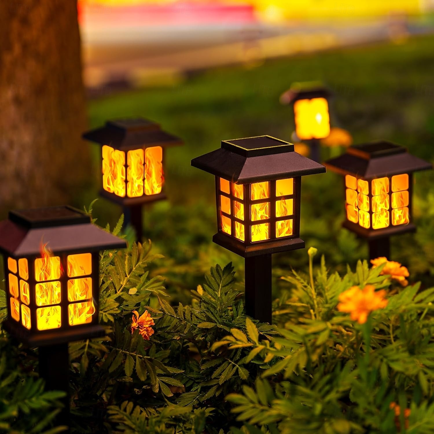 6 Stück Solar-Außenleuchte, wasserdicht, kleines Haus, blinkende Flamme, Bodenstecker, Licht für Innenhof, Garten, Weg, Rasen, Terrasse, Halloween, Weihnachtsfest, Atmosphäre, dekoratives Licht, 2025 - $24.99 –P1
