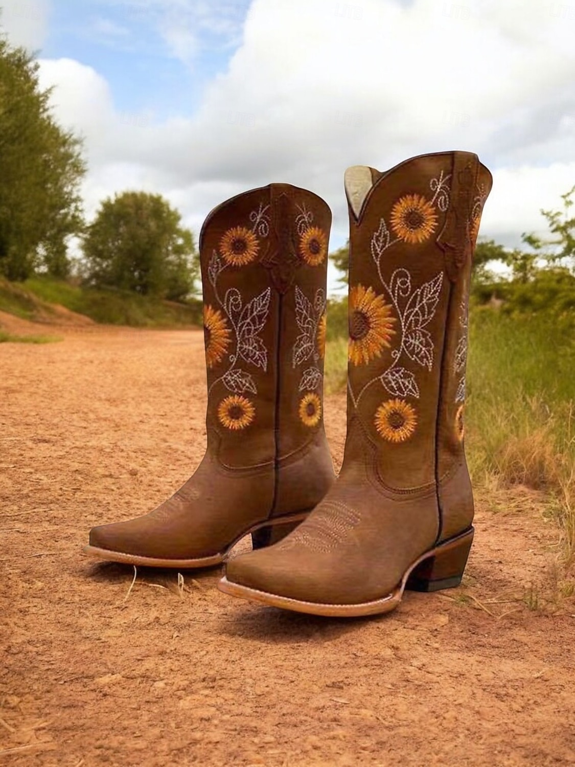Damen Western Cowboystiefel mit Sonnenblumenstickerei – Vintage Kunstleder Festivalstiefel mit Gürteldetail für Musikfestivals und Freizeit 2025 - $54.99 –P2