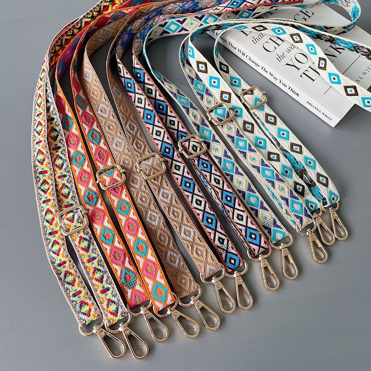 Nový nastavitelný řetízek na mobilní telefon, dlouhý crossbody popruh přes rameno, závěsný řetízek s retro totemovým vzorem, závěsná dekorace, zavěšení na krk, široký látkový popruh 2025 - $11.99 –P1