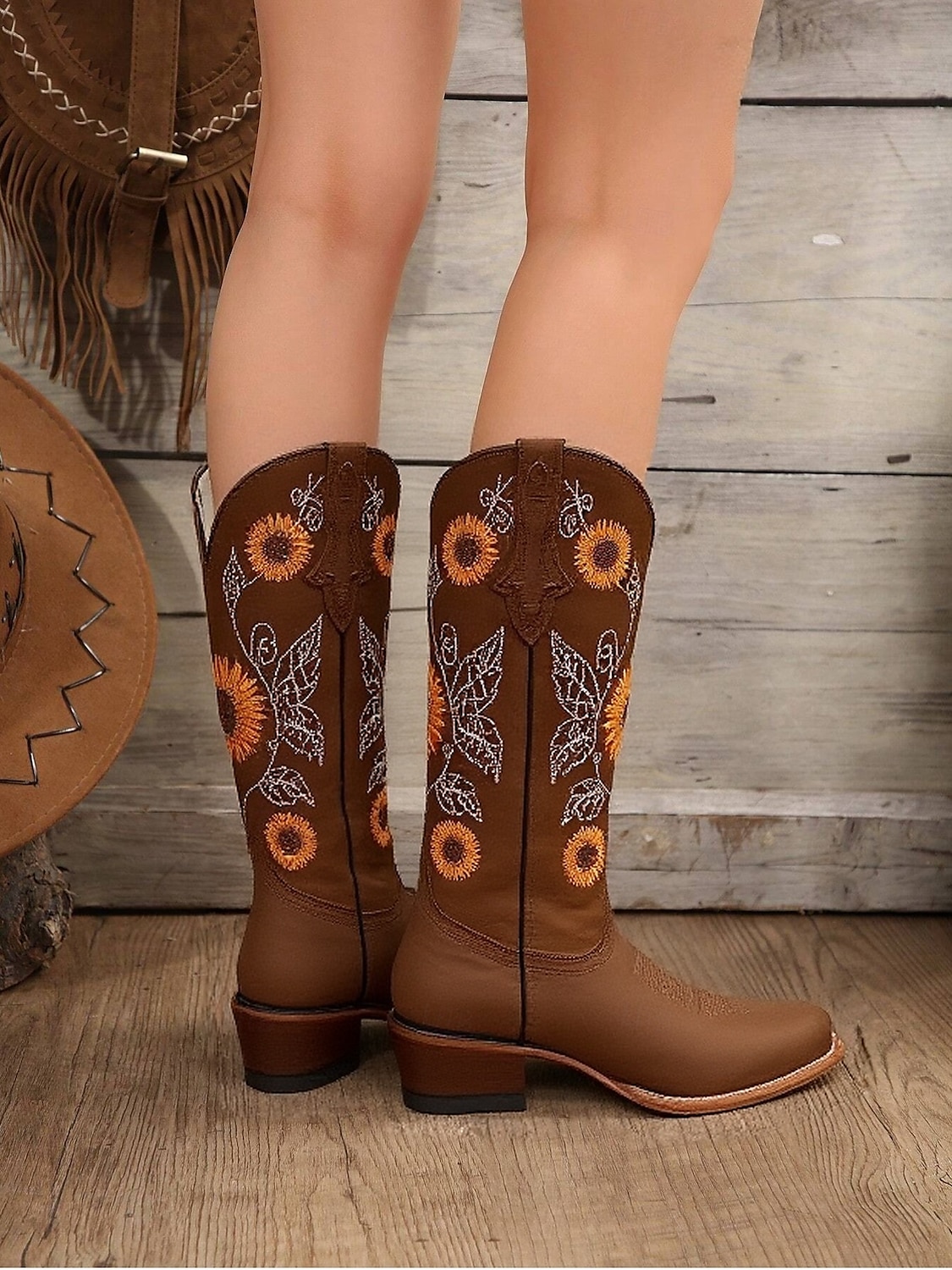 Damen Western Cowboystiefel mit Sonnenblumenstickerei – Vintage Kunstleder Festivalstiefel mit Gürteldetail für Musikfestivals und Freizeit 2025 - $54.99 –P3