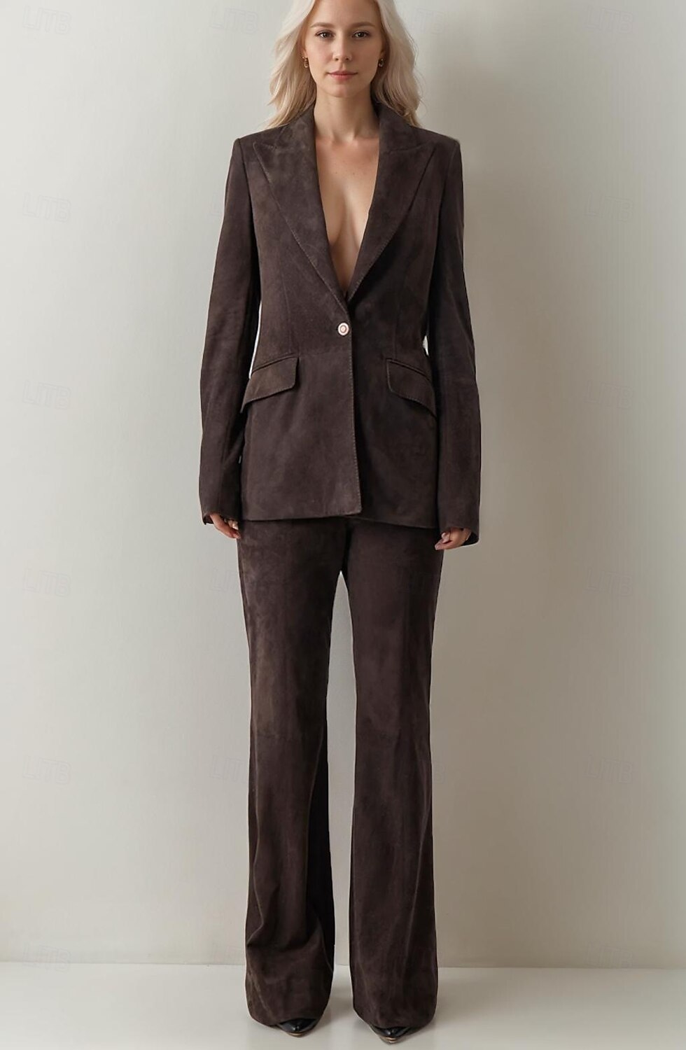 Combinaison deux pièces / tailleur-pantalon en faux daim pour mère de la mariée, ensemble blazer élégant, vintage, simple, col en V, revers en pointe, détails de couture, longueur au sol, extensible, de 2025 ? $189.99 –P1