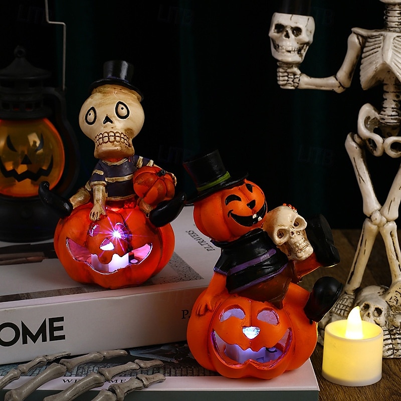 Decorazione di Halloween con teschio e zucca, lanterna di zucca e scheletro con LED lampeggianti colorati, accessorio spettrale per feste di Halloween, ideale per decorazioni interne ed esterne. del 2025 a $10.49 –P8