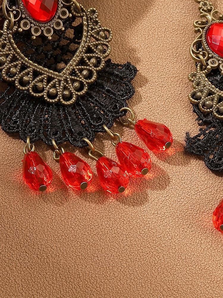 Boucles d'oreilles pendantes gothiques vintage en alliage pour femmes avec pierre noire et perles rouges, bijoux fantaisie pour fête d'Halloween pour style punk rétro de 2025 ? $9.99 –P7