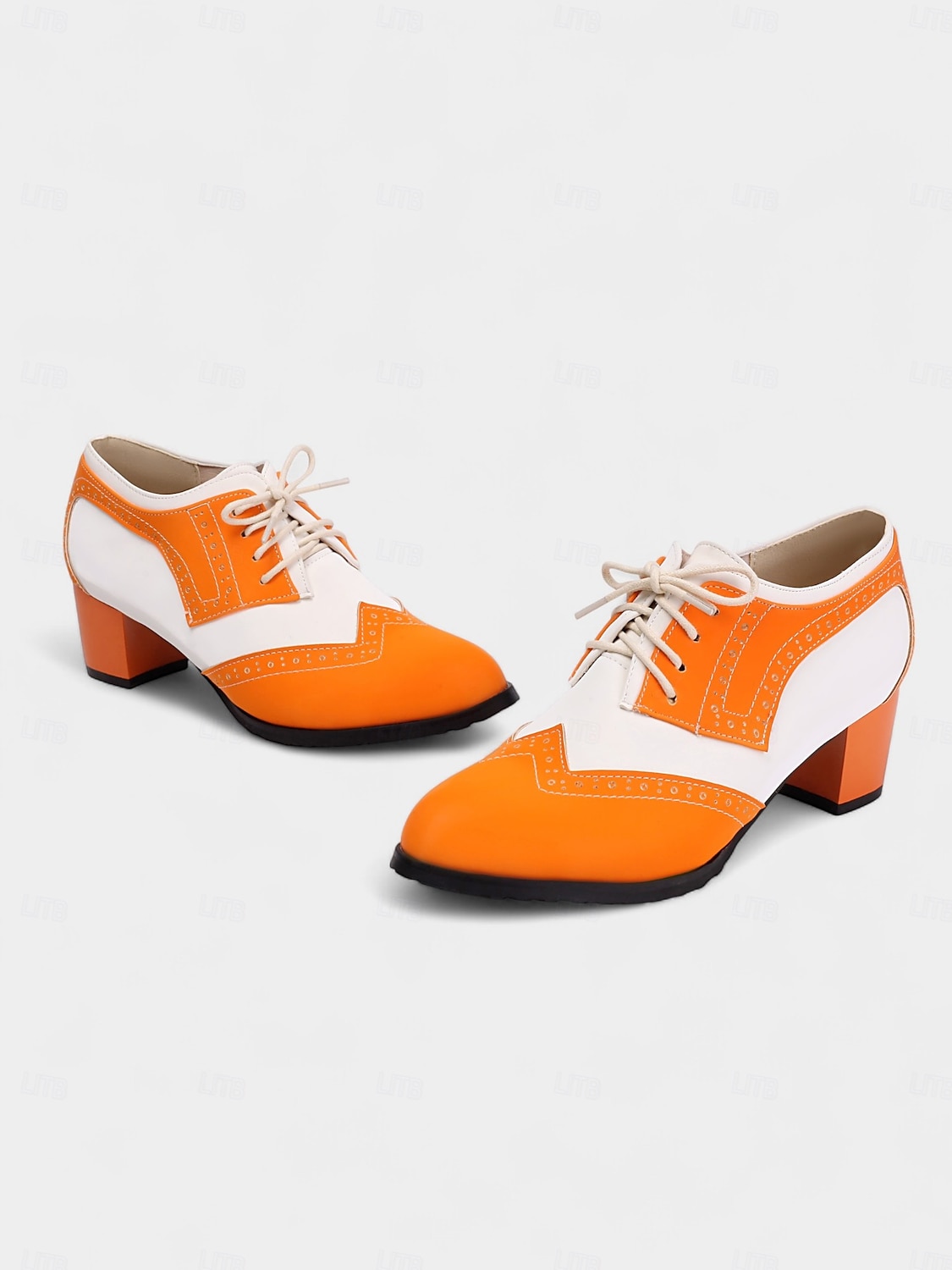 női kétszínű, zöld-fehér oxford magassarkú, brogue díszítéssel – 1950-es évekbeli vintage fűzős elegáns cipők mindennapi viseletre, tavaszi szettekhez és retró ihletésű megjelenéshez 2025 - $46.99 –P8
