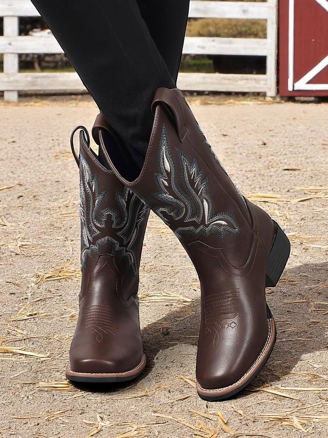 bottes de cowboy mi-mollet brodées pour femmes, bottes western en similicuir pour les travaux agricoles, les célébrations des récoltes et les événements rustiques en plein air de 2025 ? $42.99 –P7