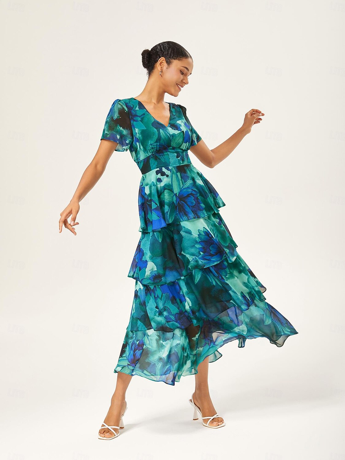 Minikleid mit geradem V-Ausschnitt und Fruchtblumenmuster 2025 - $64.99 –P3