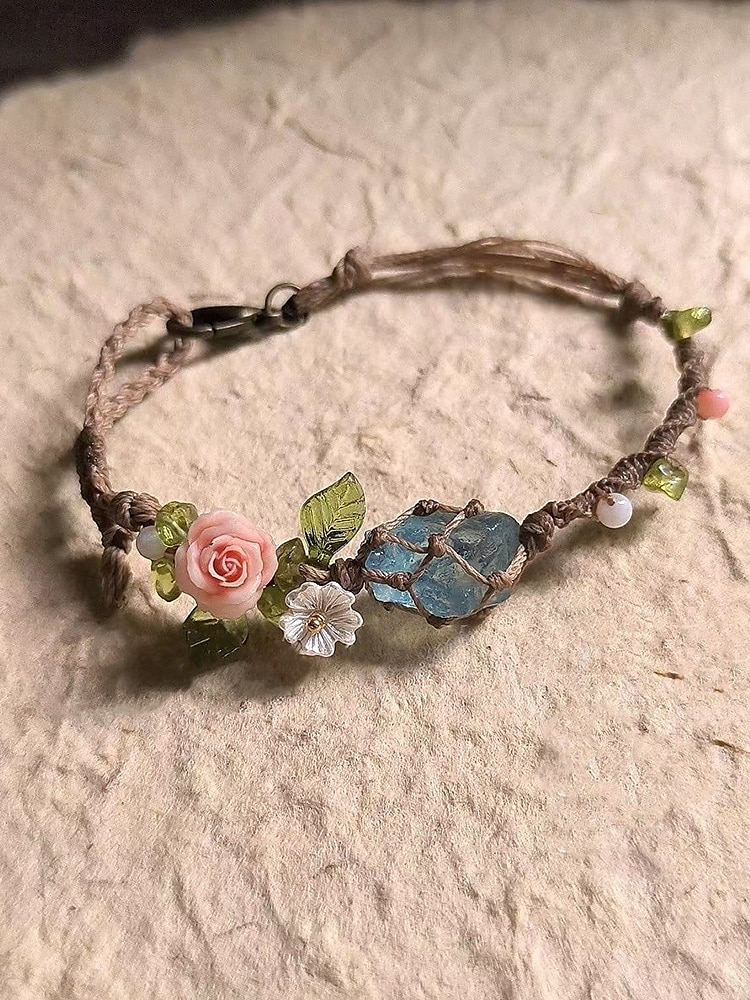 Bracciale da donna fatto a mano con pietre preziose floreali – perline di cristallo naturale, stile boho regolabile, ideale per abbigliamento casual, regali e outfit ispirati alla natura del 2025 a $14.99 –P3